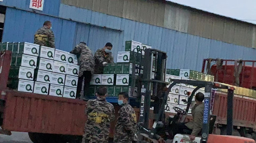 600箱飛防助劑發(fā)貨至新疆1 600箱飛防助劑發(fā)貨至新疆1